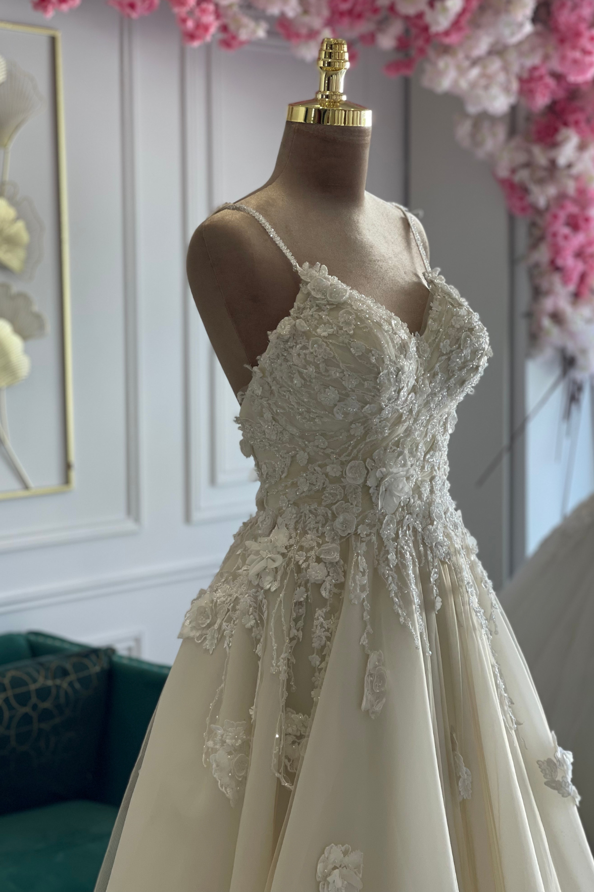 Liquidation robe de mariée bohème fleurs 3D