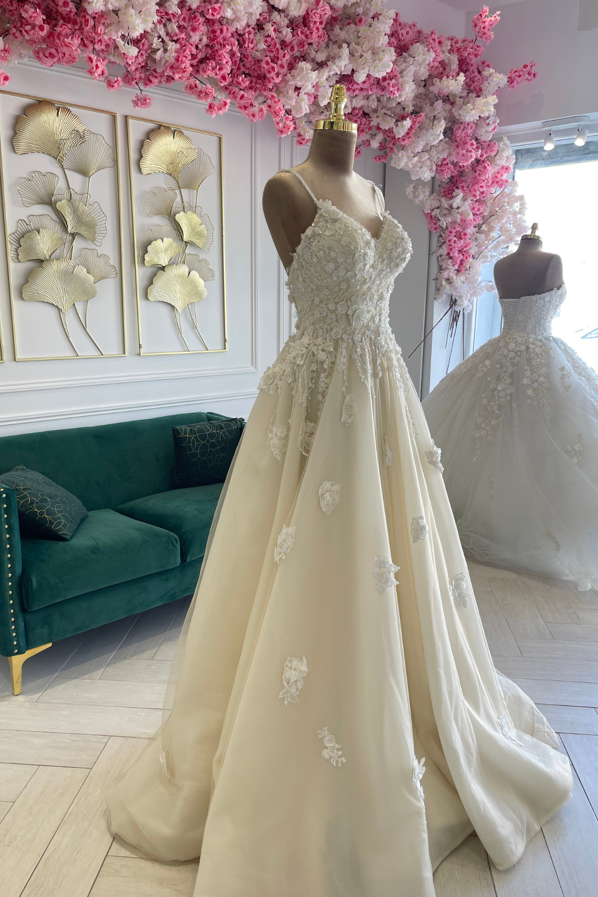 Liquidation robe de mariée bohème fleurs 3D