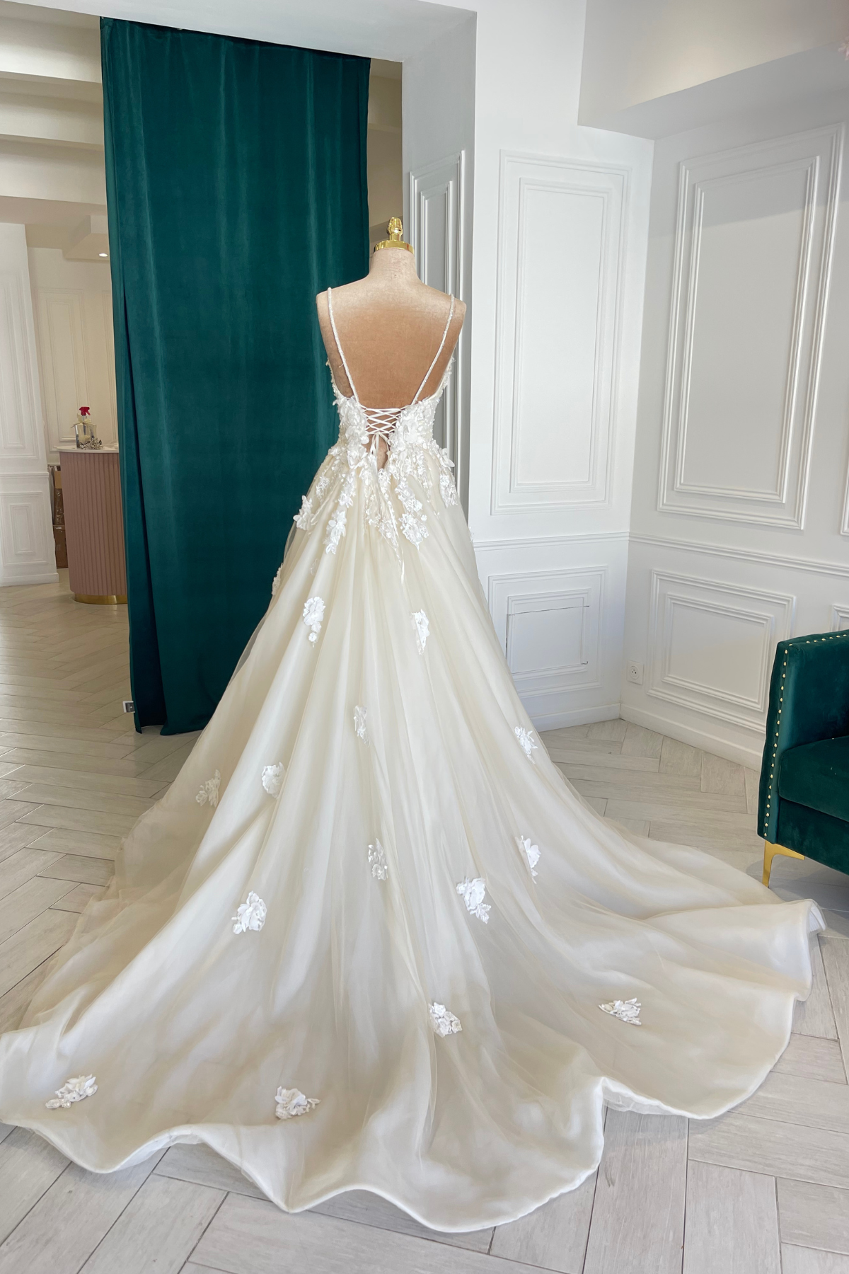 Liquidation robe de mariée bohème fleurs 3D