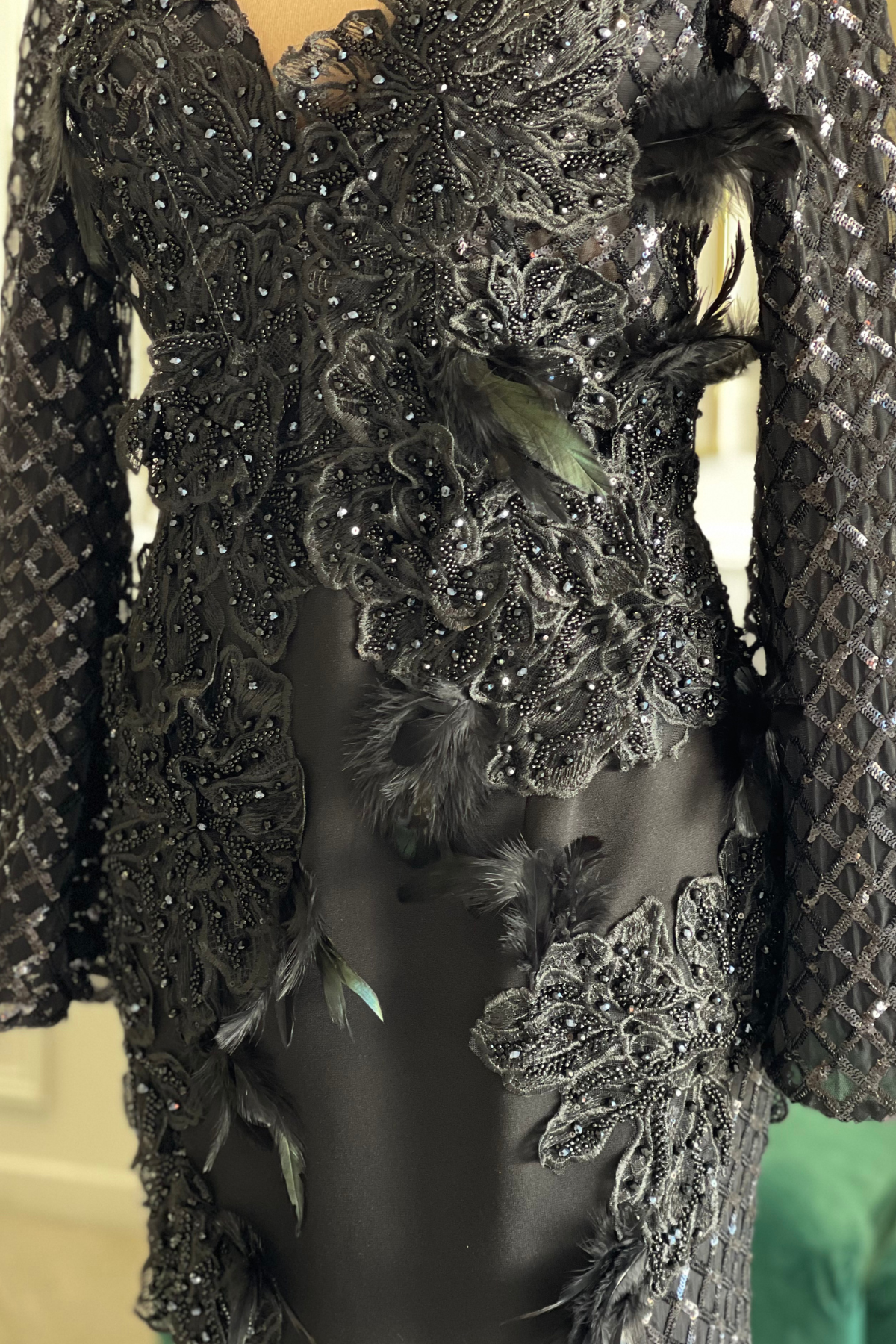 Liquidation robe de soirée à plumes