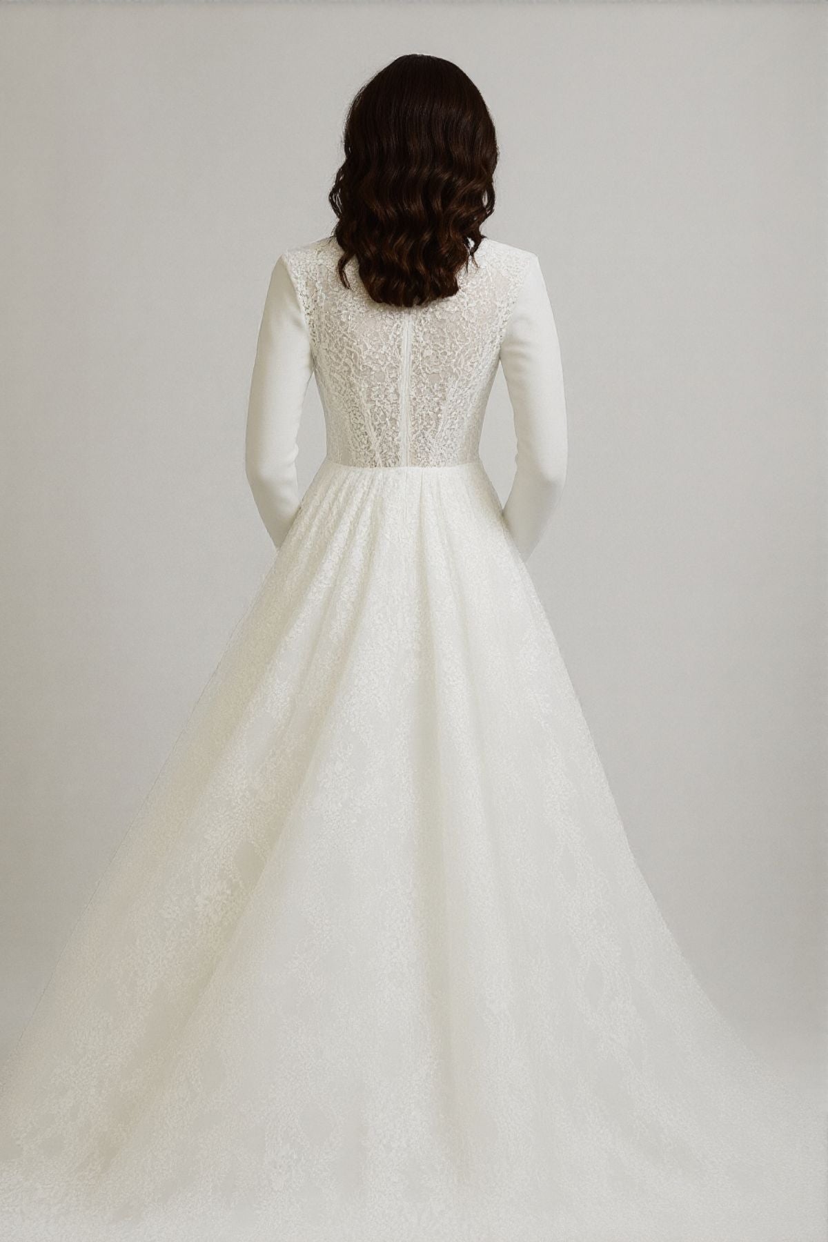 Linda Robe de mariée hiver , voilée simple en dentelle