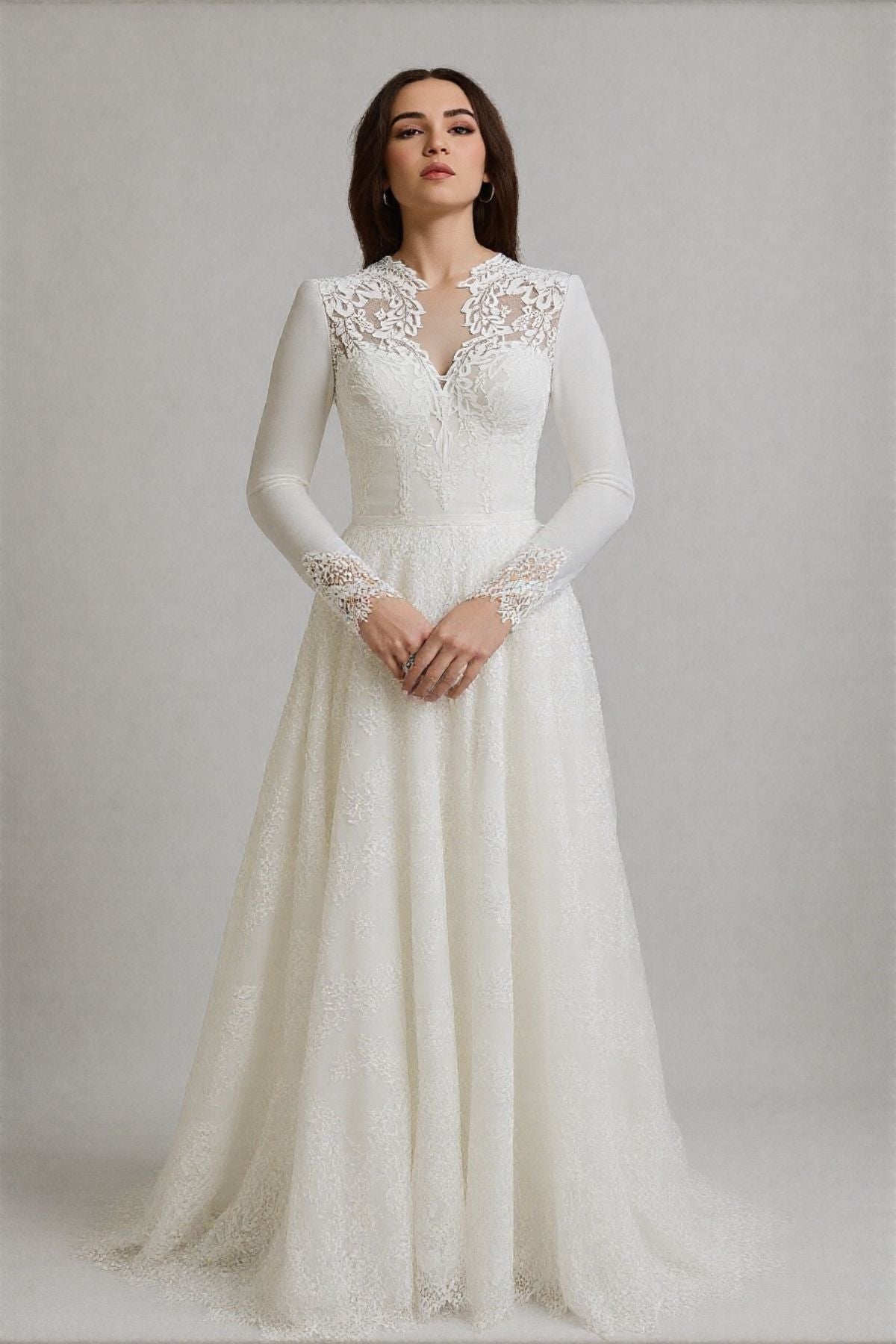 Linda Robe de mariée hiver , voilée simple en dentelle